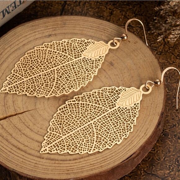New GOLD FILIGREE LEAF EARRINGS FALL AUTUMN - Picture 8 of 8